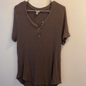 Womens short sleeve, textured brown henley, size XL